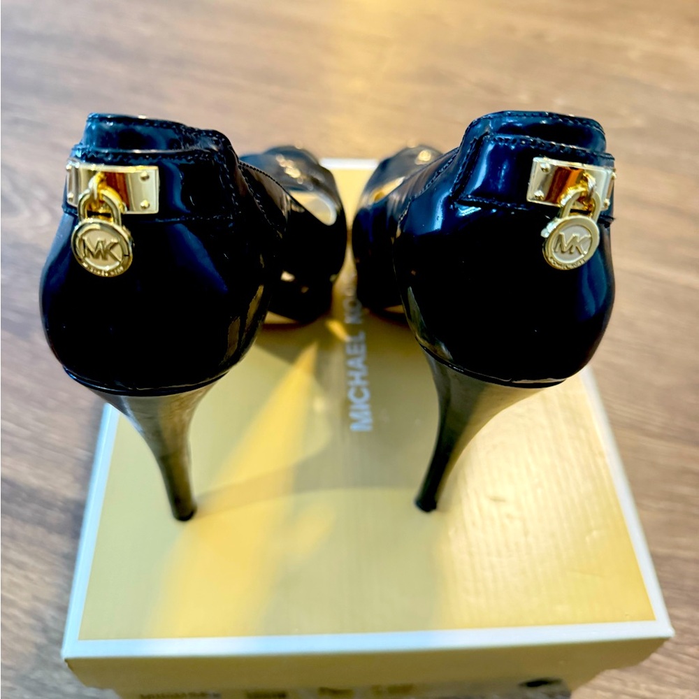 MK Black Heels